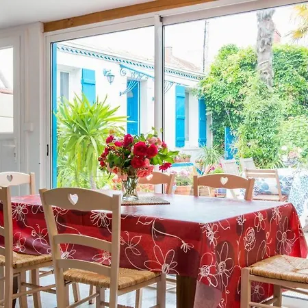 فندق مبيت وإفطار Les Volets Bleus بورنيك