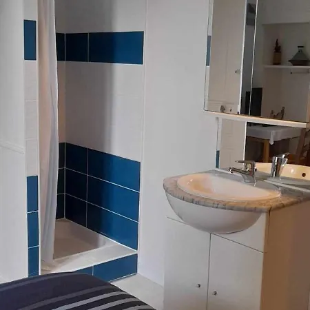 فندق مبيت وإفطار Les Volets Bleus *