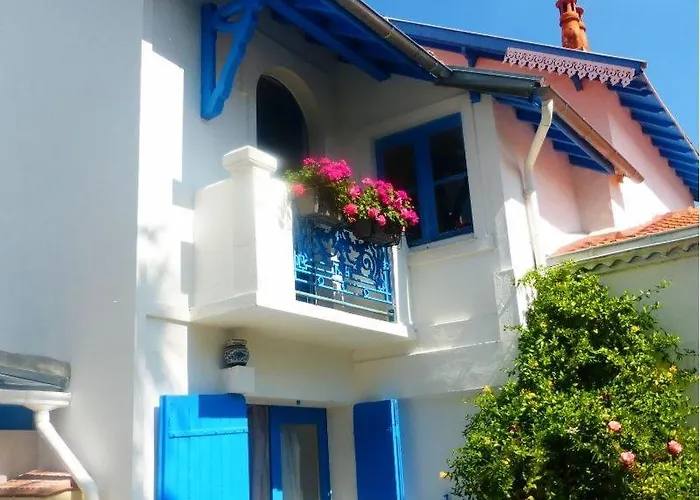 Les Volets Bleus B&B *