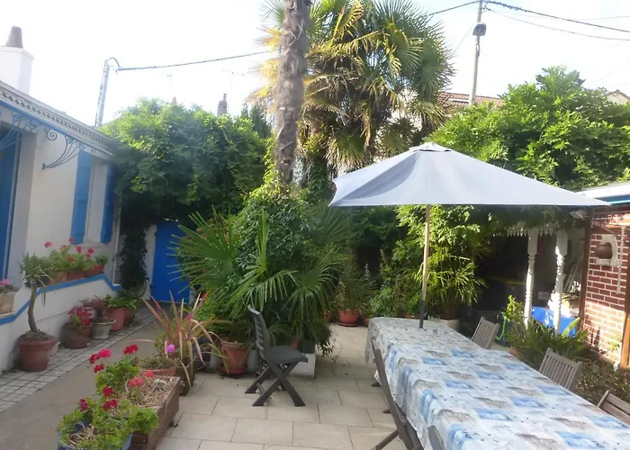 Les Volets Bleus B&B *