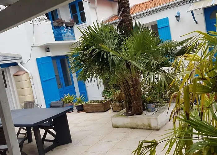 B&B Les Volets Bleus 포르닉