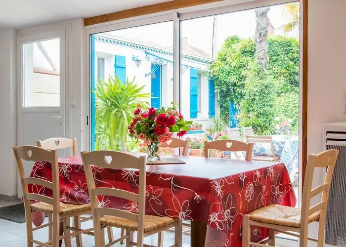 B&B Les Volets Bleus 포르닉