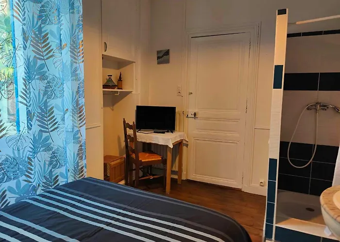 Les Volets Bleus B&B *