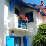 Les Volets Bleus B&B *