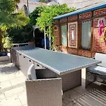Les Volets Bleus B&B *