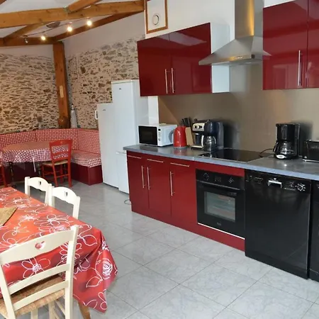 Les Volets Bleus לינה וארוחת בוקר *