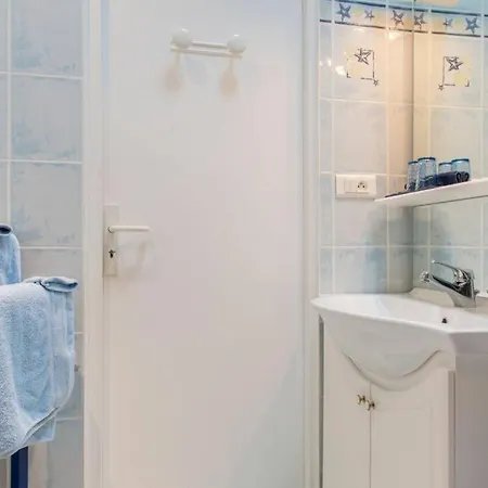 Les Volets Bleus Bed & Breakfast Pornic