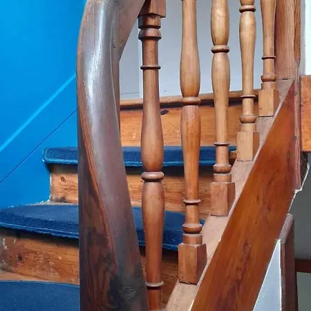 Les Volets Bleus לינה וארוחת בוקר