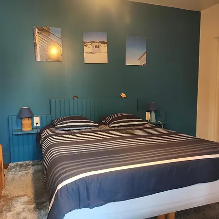 Les Volets Bleus לינה וארוחת בוקר פורניק