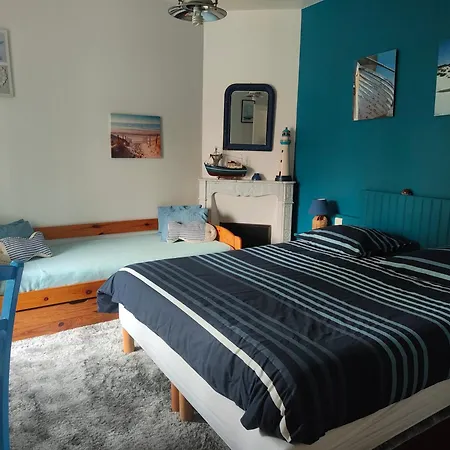 לינה וארוחת בוקר Les Volets Bleus פורניק