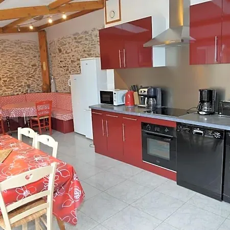 Les Volets Bleus Bed & Breakfast *