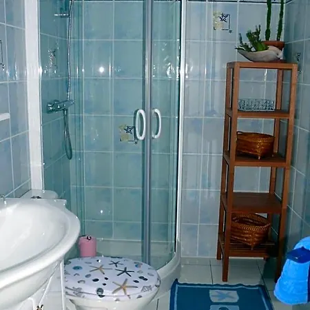 Les Volets Bleus Bed & Breakfast