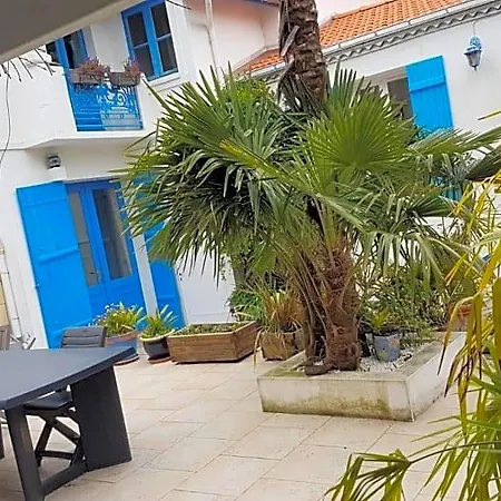 Les Volets Bleus Bed & Breakfast Pornic